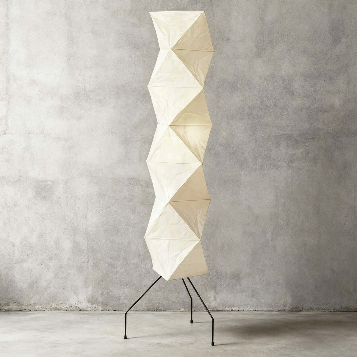 Akari UF4-L8 Floor Lamp Beige