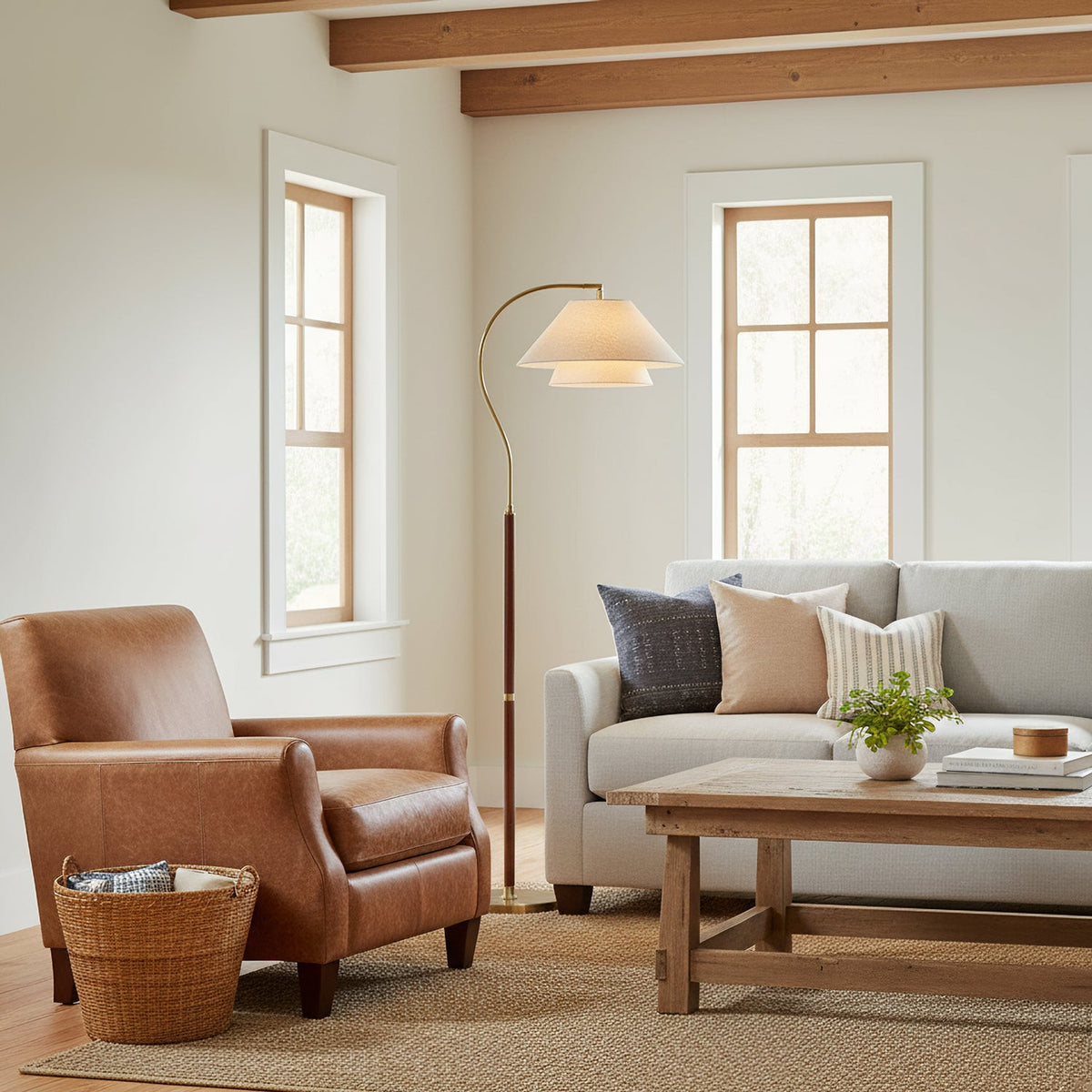 Hands Garner Floor Lamp