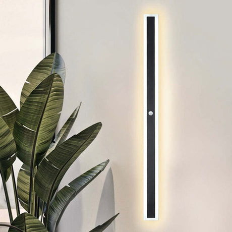 Vynn Linear Outdoor Wall Light dimmable steady