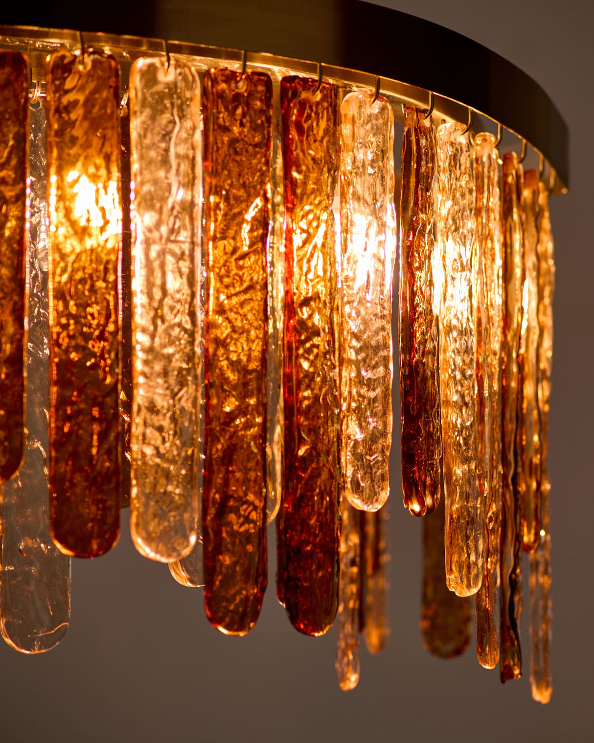 Mar Caramel Champagne Glass 9-Bulb Chandelier glass close-up