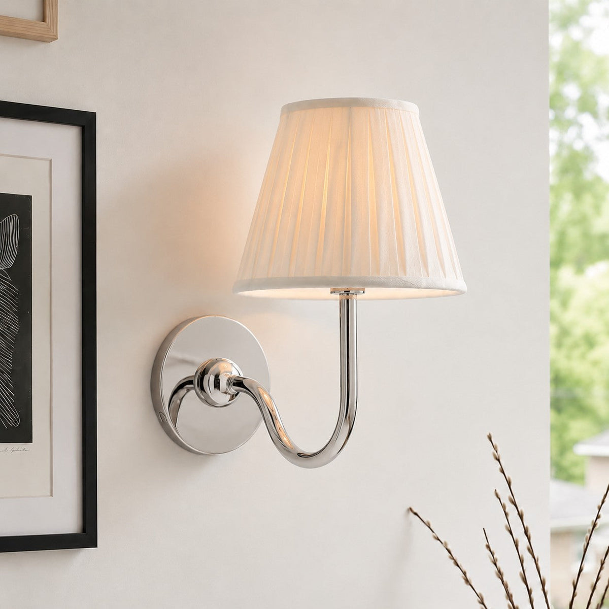 Luvora Wall Lamp 1 Head / Chrome / White Pleated